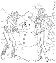 Барби с подругой лепят снеговика