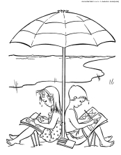 Дети летом на пляже под зонтом